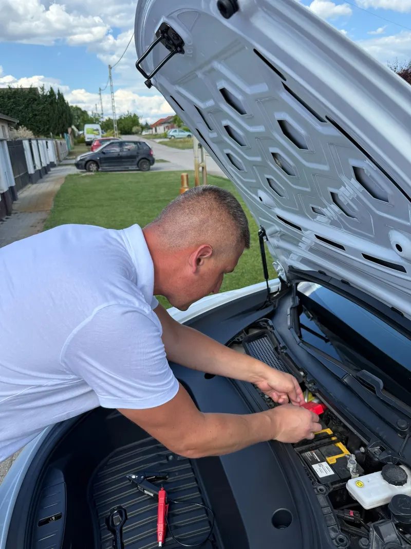 Tesla első csomagtartó (frunk) ellenőrzése
