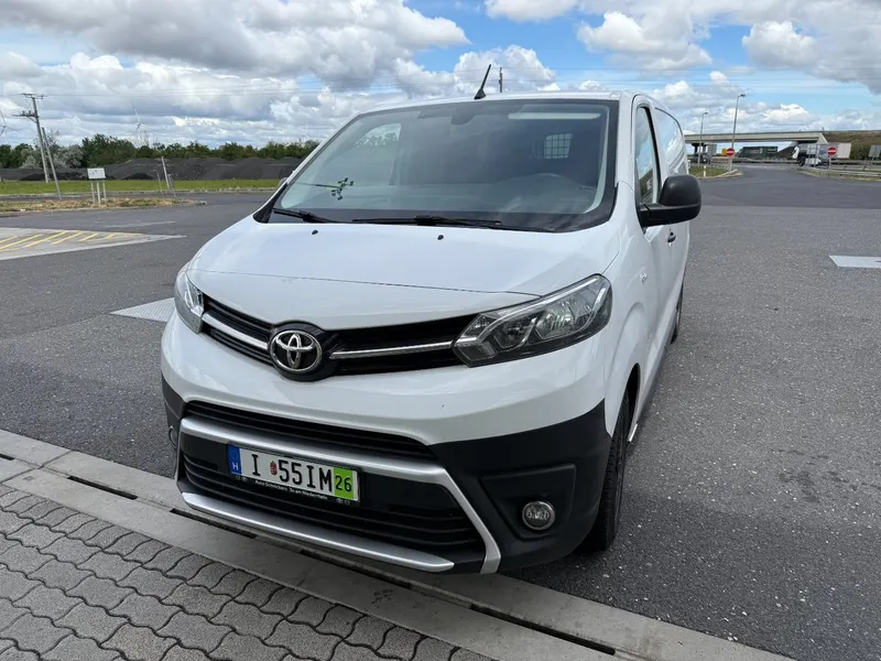 Toyota Proace I-rendszámmal
