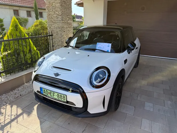 Felmért használt elektromos autó a kiszállás helyszínén